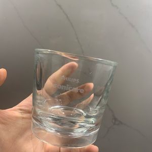 Philips Sonicare Diamond clean glass.